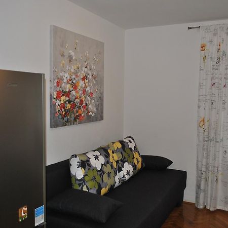 Apartment On The Square Макарська Екстер'єр фото