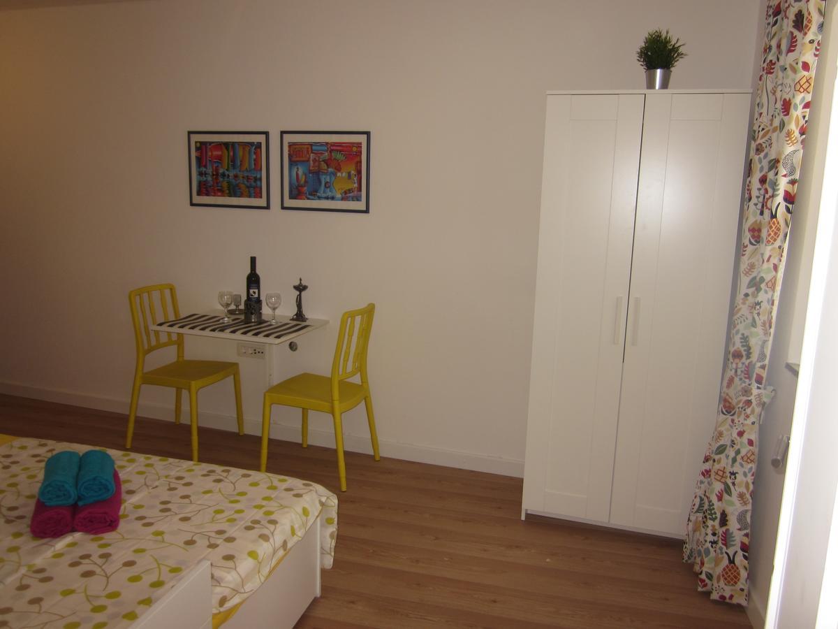 Apartment On The Square Макарська Екстер'єр фото