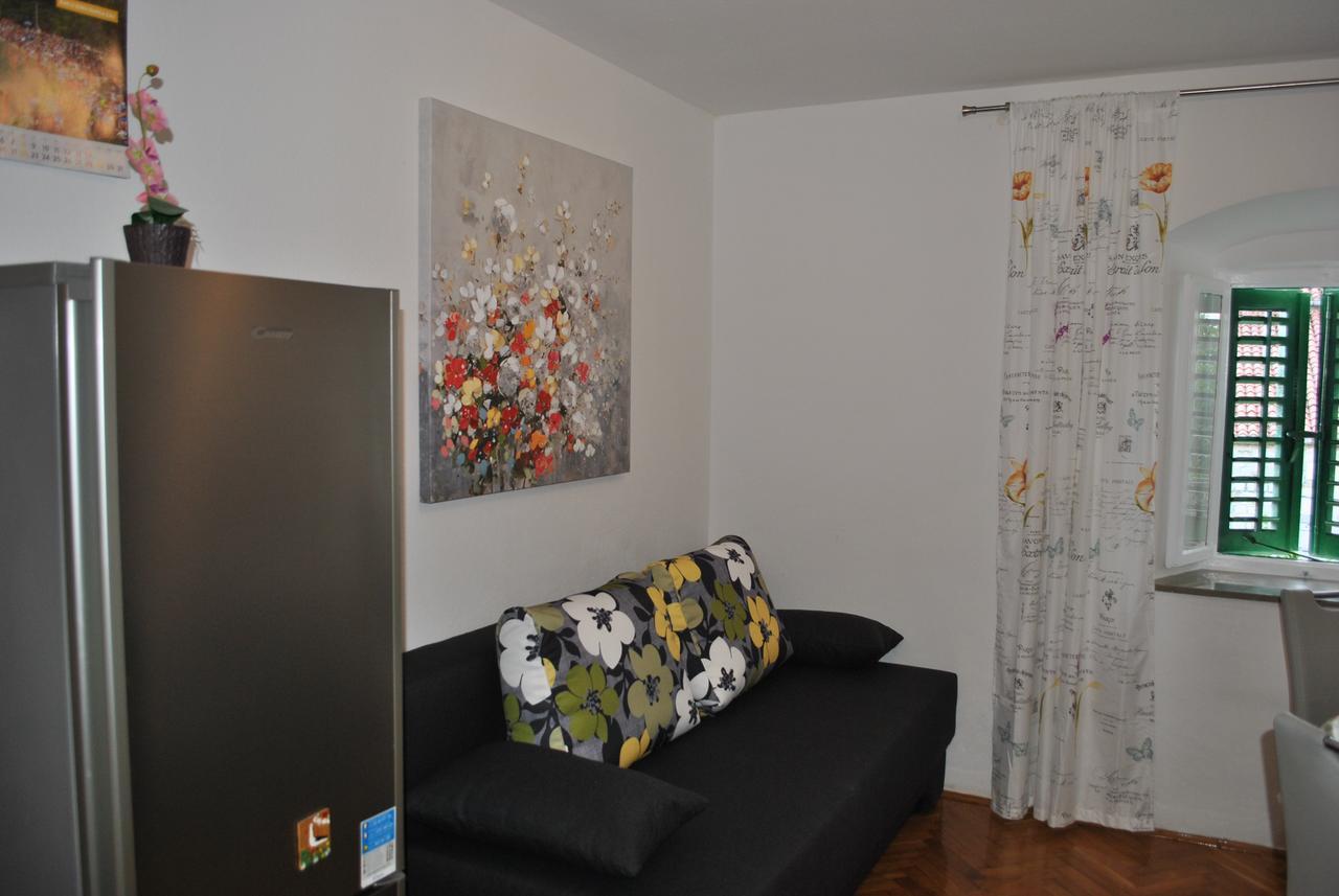 Apartment On The Square Макарська Екстер'єр фото