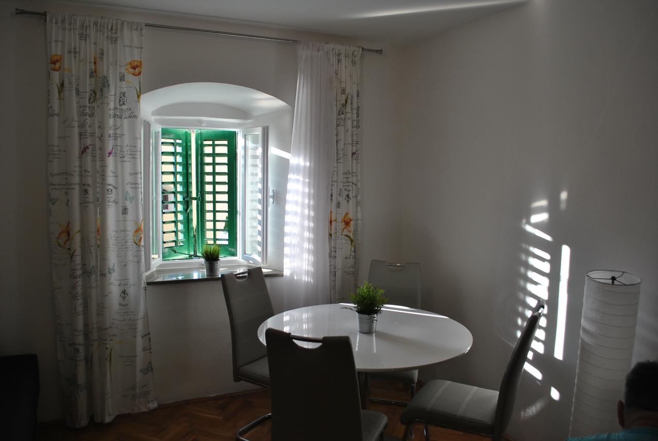 Apartment On The Square Макарська Екстер'єр фото
