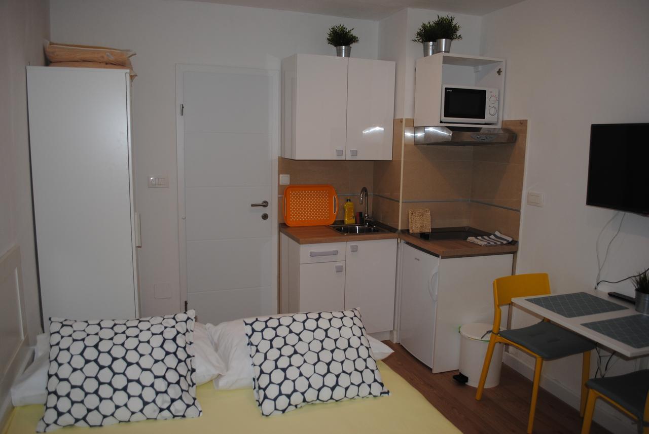 Apartment On The Square Макарська Екстер'єр фото