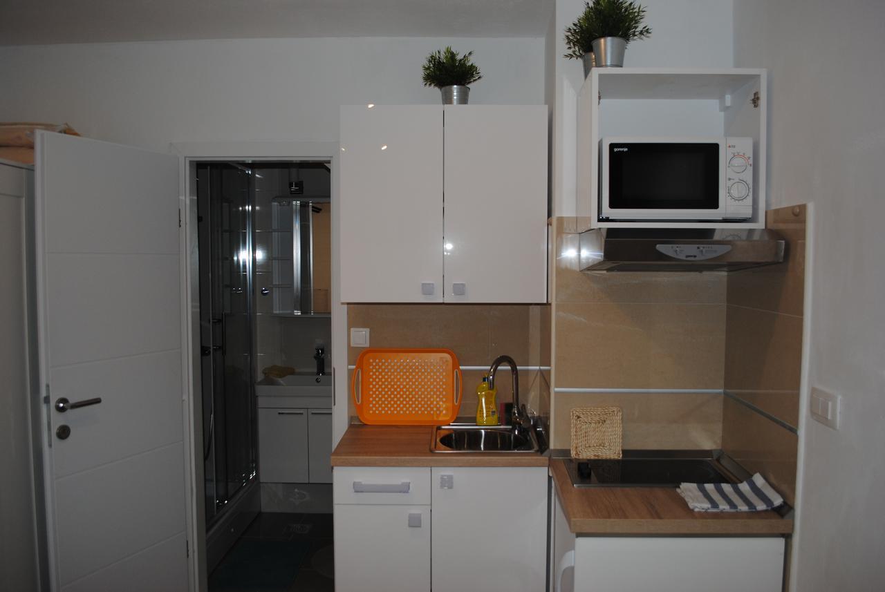 Apartment On The Square Макарська Екстер'єр фото