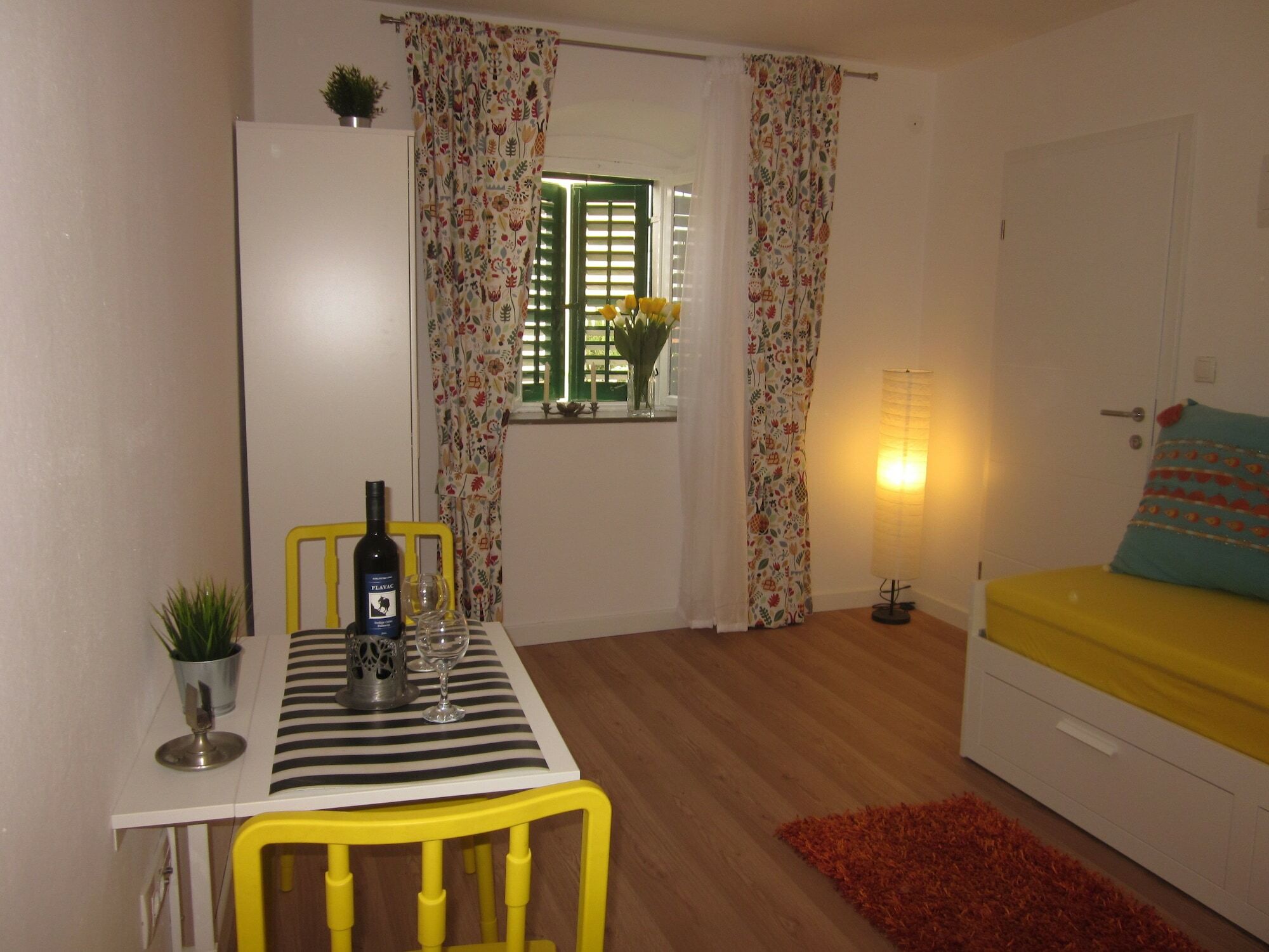 Apartment On The Square Макарська Екстер'єр фото